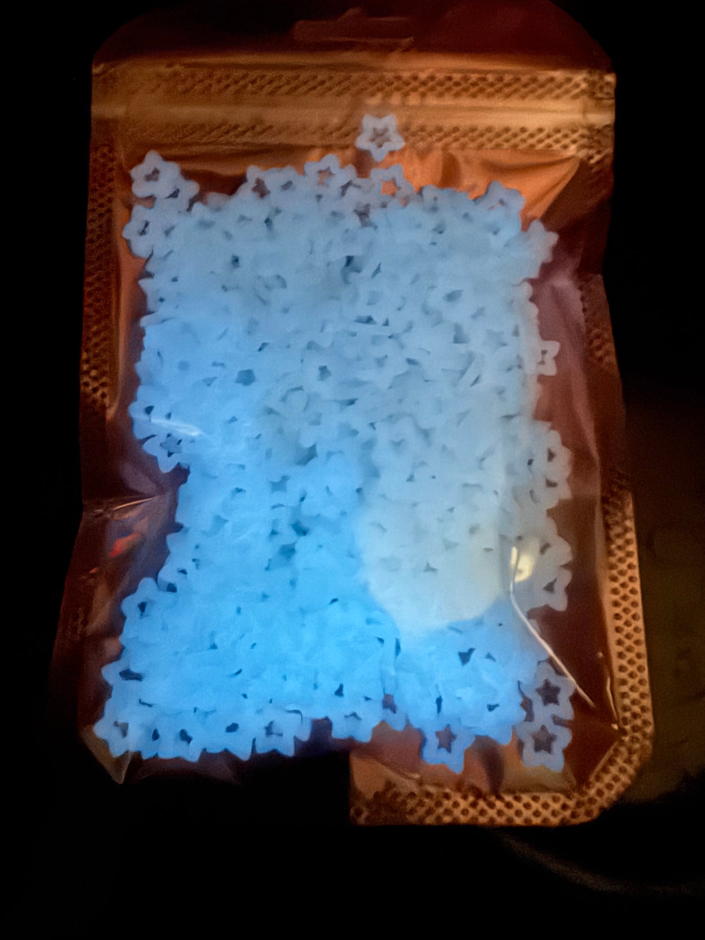 Glow white—>blue stars