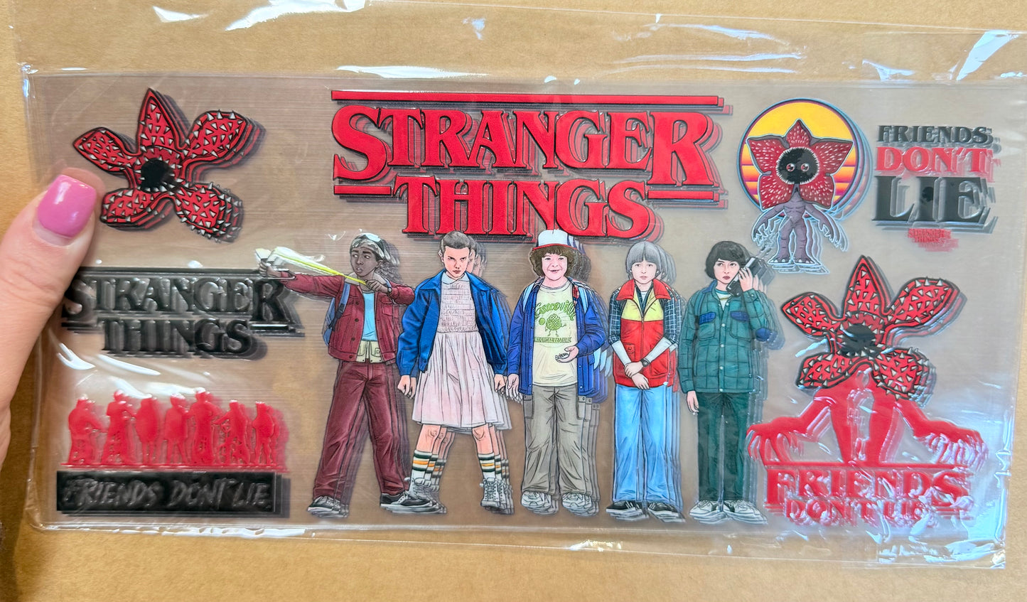 AA16-STRANGER THINGS 3